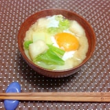寒い冬に食べたい☆たっぷり野菜と落とし卵のお味噌汁